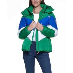 Tommy Hilfiger Chevron Hooded Puffer Jacket size LARGE. Zippered Side Pkts-NWTs